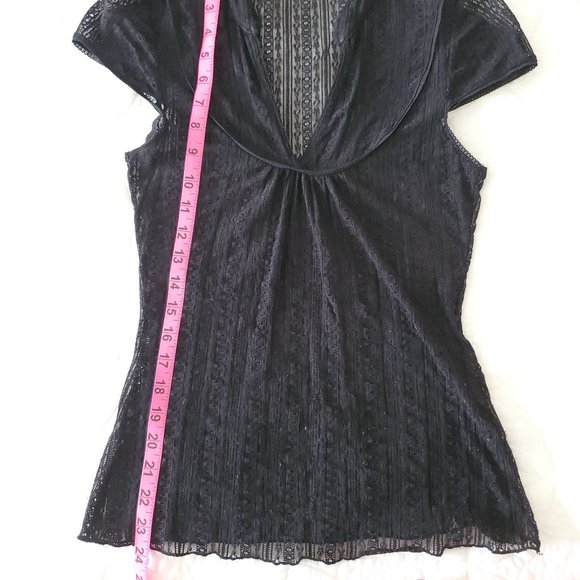 Le Chateau Sheer Stretchy Short Sleeve Black Lace Top - Picture 3 of 6